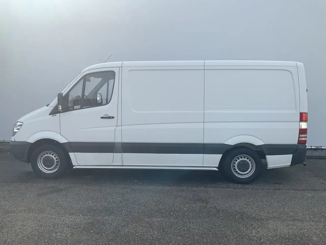 Mercedes-Benz Sprinter 211 2.2 CDI 366 L2 H1 Automaat 3 Zits Side Bar Tre - Товарен бус: снимка 3 Mercedes-Benz Sprinter 211 2.2 CDI 366 L2 H1 Automaat 3 Zits Side Bar Tre - Товарен бус: снимка 3