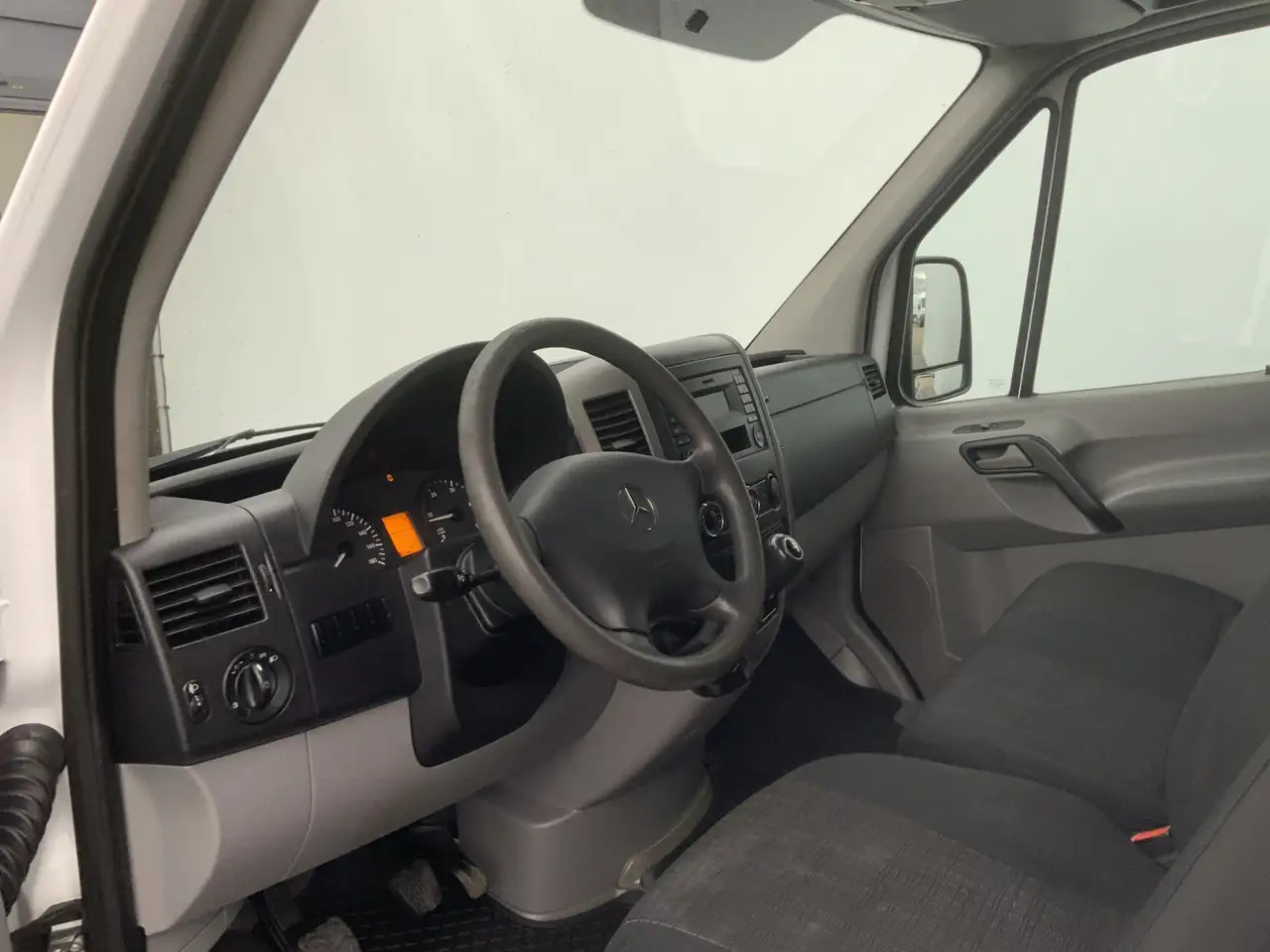 Mercedes-Benz Sprinter 313 2.2 CDI 366 L2H2 Airco 3 Zits Opstap extra Slo - Товарен бус: снимка 5 Mercedes-Benz Sprinter 313 2.2 CDI 366 L2H2 Airco 3 Zits Opstap extra Slo - Товарен бус: снимка 5