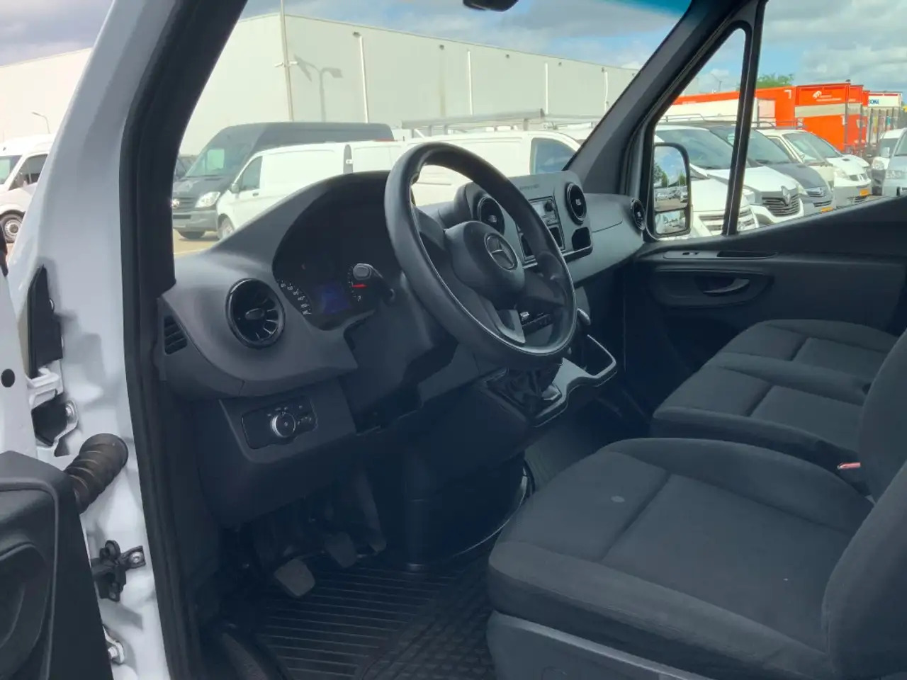 Mercedes-Benz Sprinter 314 2.2 CDI 366 L2H2 Airco 3 Zits Euro 6 - Товарен бус: снимка 5 Mercedes-Benz Sprinter 314 2.2 CDI 366 L2H2 Airco 3 Zits Euro 6 - Товарен бус: снимка 5