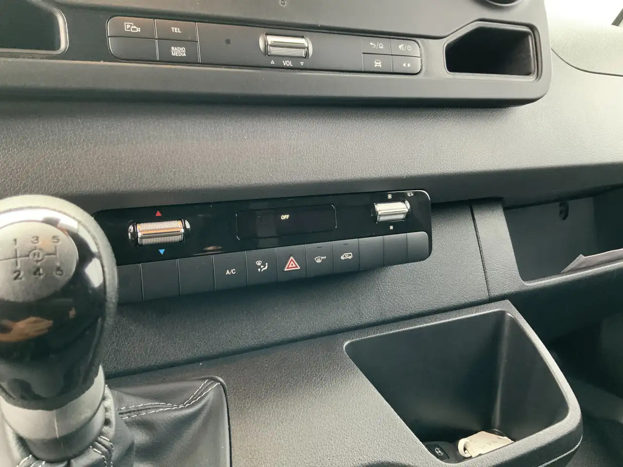Товарен бус Mercedes-Benz Sprinter 314 2.2 CDI L2H2 Airco Camera Navi 3 Zits MBUX Sch: снимка 9