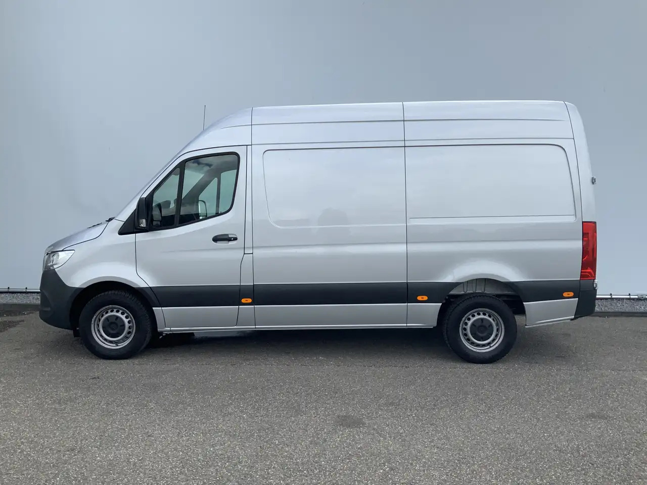 Mercedes-Benz Sprinter 315 1.9 CDI L2H2 Automaat 3 Zits Airco Navi Camera - Товарен бус: снимка 2 Mercedes-Benz Sprinter 315 1.9 CDI L2H2 Automaat 3 Zits Airco Navi Camera - Товарен бус: снимка 2