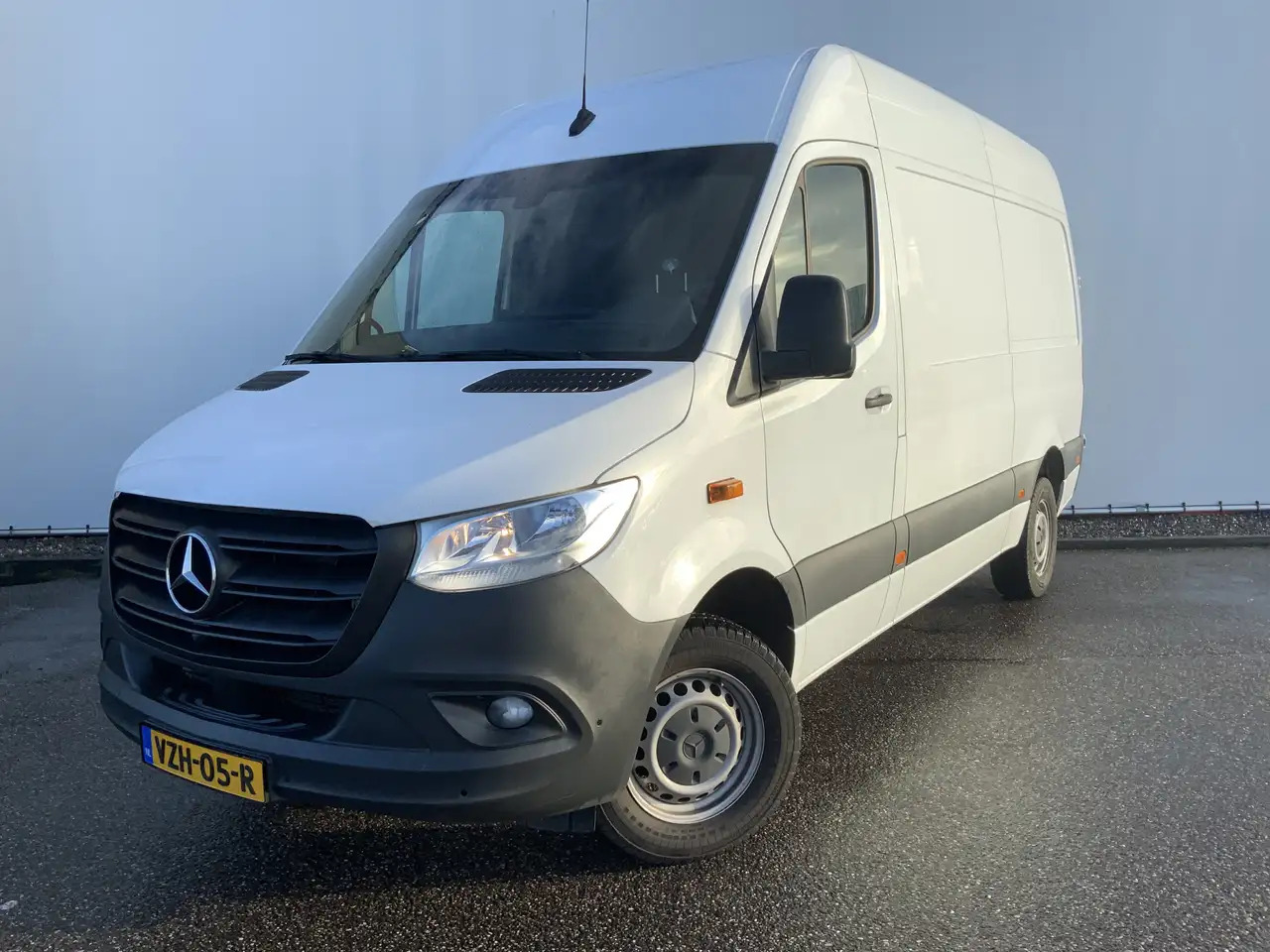 Mercedes-Benz Sprinter 317 1.9 CDI L2H2 RWD Cruise Airco 3 Zits Camera 36 - Товарен бус: снимка 1 Mercedes-Benz Sprinter 317 1.9 CDI L2H2 RWD Cruise Airco 3 Zits Camera 36 - Товарен бус: снимка 1