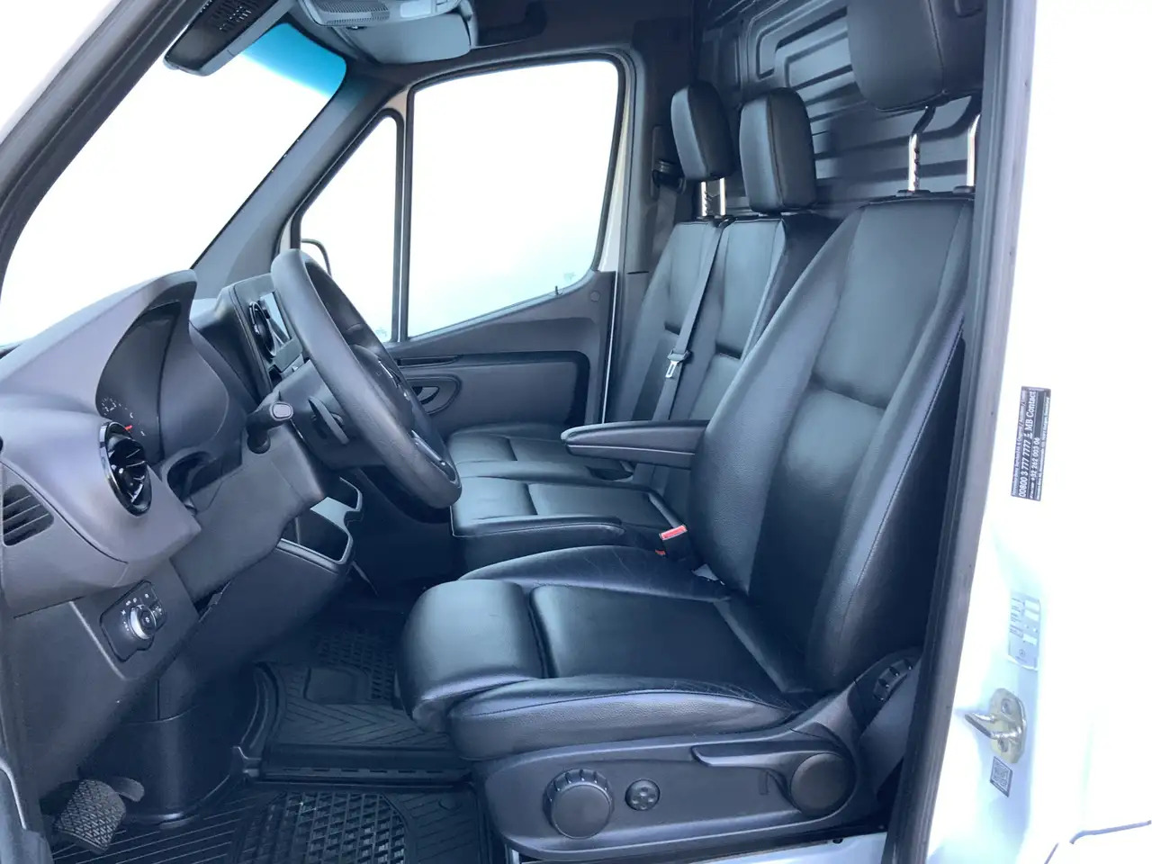 Mercedes-Benz Sprinter 319 3.0 CDI L2H2 Automaat Airco Navi Cruise Leer 3 - Товарен бус: снимка 4 Mercedes-Benz Sprinter 319 3.0 CDI L2H2 Automaat Airco Navi Cruise Leer 3 - Товарен бус: снимка 4