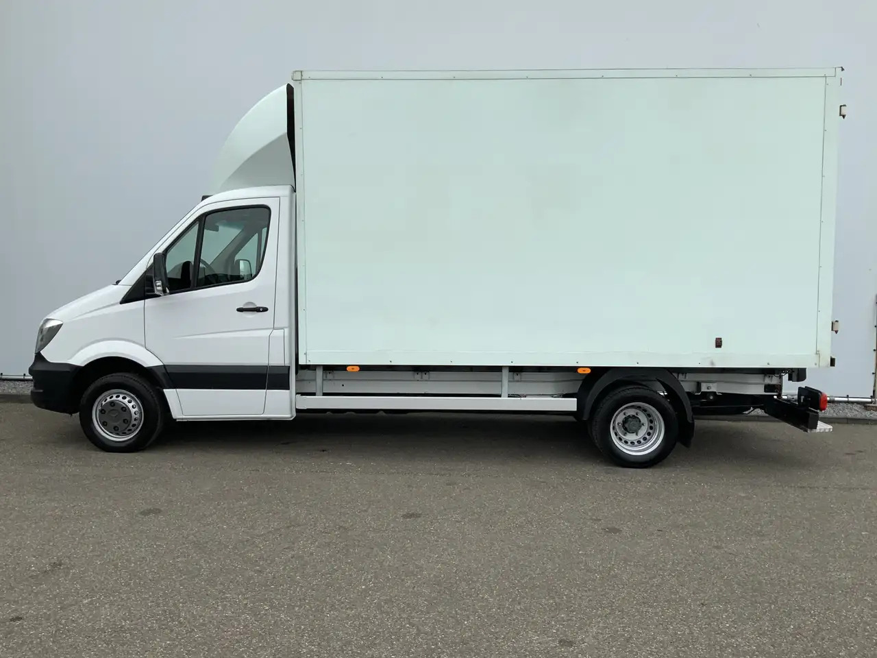 Mercedes-Benz Sprinter 516 2.2 CDI 432 Meubelbak&Deuren &Trap Airco 3 Zit - Лекотоварен автомобил фургон: снимка 3 Mercedes-Benz Sprinter 516 2.2 CDI 432 Meubelbak&Deuren &Trap Airco 3 Zit - Лекотоварен автомобил фургон: снимка 3