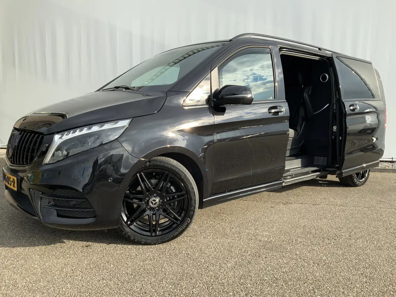 Mercedes-Benz V 300 300d Extra Lang Dub Cab Autom. Avantgarde Edition - Бус с двойна кабина: снимка 2 Mercedes-Benz V 300 300d Extra Lang Dub Cab Autom. Avantgarde Edition - Бус с двойна кабина: снимка 2