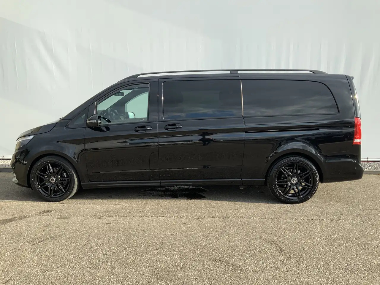 Mercedes-Benz V 300 300d Extra Lang Dub Cab Autom. Avantgarde Edition - Бус с двойна кабина: снимка 5 Mercedes-Benz V 300 300d Extra Lang Dub Cab Autom. Avantgarde Edition - Бус с двойна кабина: снимка 5