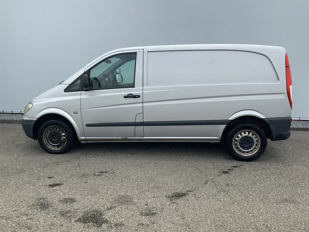 Mercedes-Benz Vito 111 CDI 320 Lang Verstuiver lek Airco Cruise 3 Zit - Малък ван: снимка 3 Mercedes-Benz Vito 111 CDI 320 Lang Verstuiver lek Airco Cruise 3 Zit - Малък ван: снимка 3