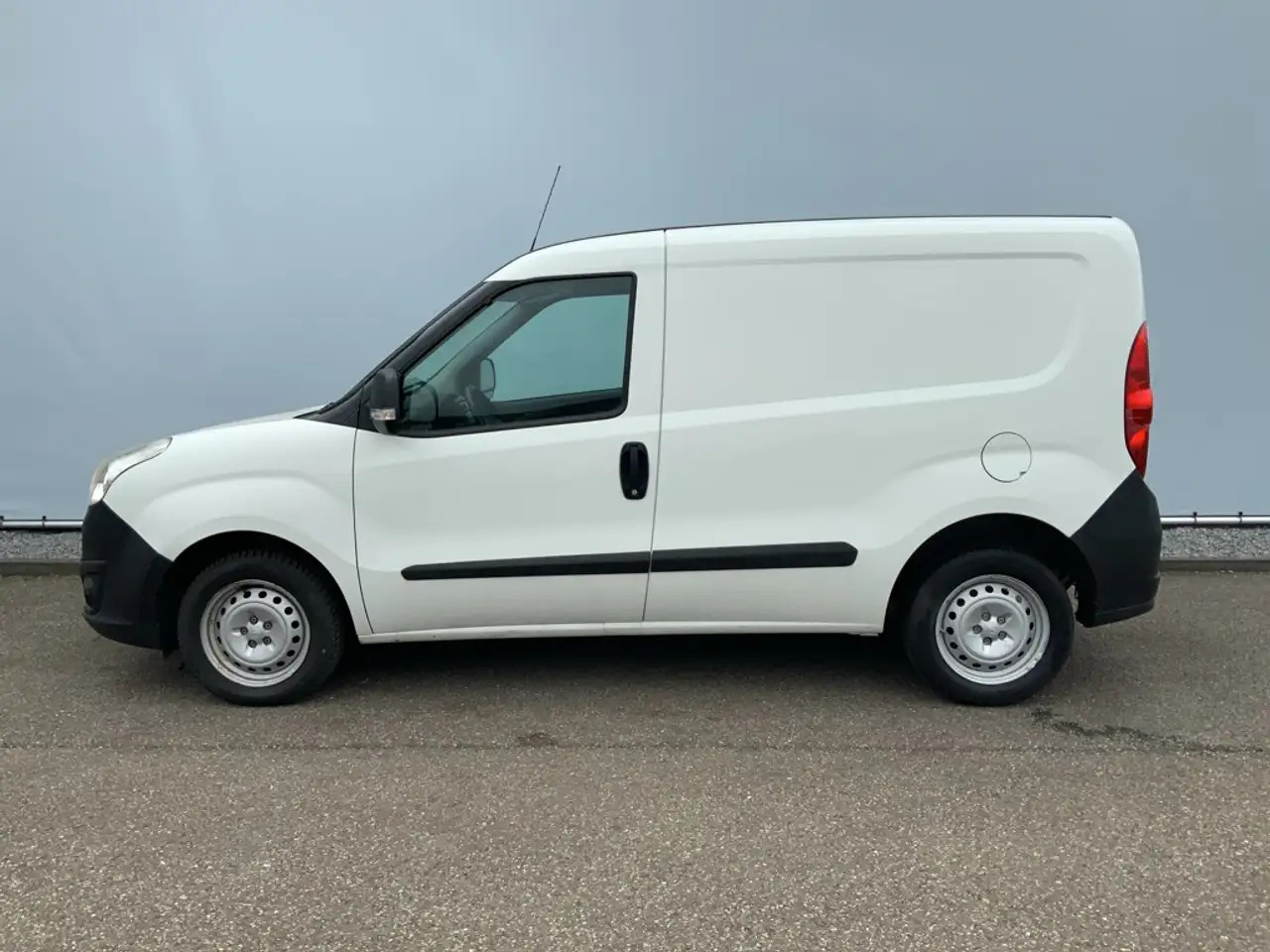 Opel Combo 1.3 CDTi L1H1 ecoFLEX Selection Airco Trekhaak 100 - Малък ван: снимка 4 Opel Combo 1.3 CDTi L1H1 ecoFLEX Selection Airco Trekhaak 100 - Малък ван: снимка 4