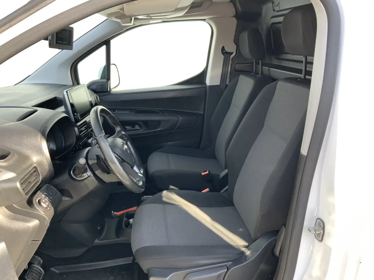 Opel Combo 1.5D L2H1 Edition Automaat Cruise Navi Airco Winte - Малък ван: снимка 4 Opel Combo 1.5D L2H1 Edition Automaat Cruise Navi Airco Winte - Малък ван: снимка 4