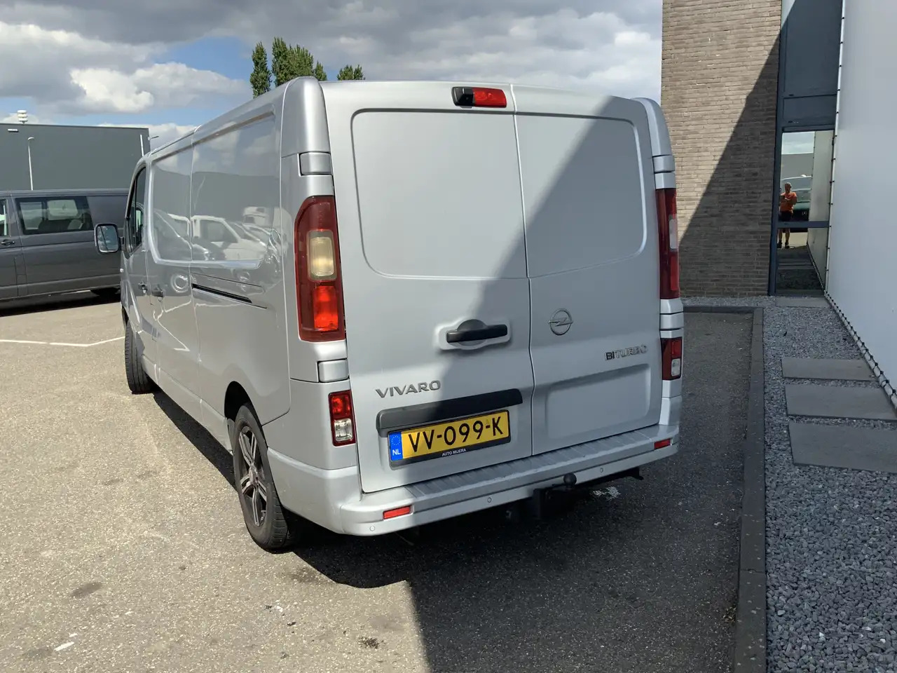 Opel Vivaro 1.6 CDTI L2H1 Sport EcoFlex (MOTOR DEFECT !!!!)Air - Товарен бус: снимка 3 Opel Vivaro 1.6 CDTI L2H1 Sport EcoFlex (MOTOR DEFECT !!!!)Air - Товарен бус: снимка 3