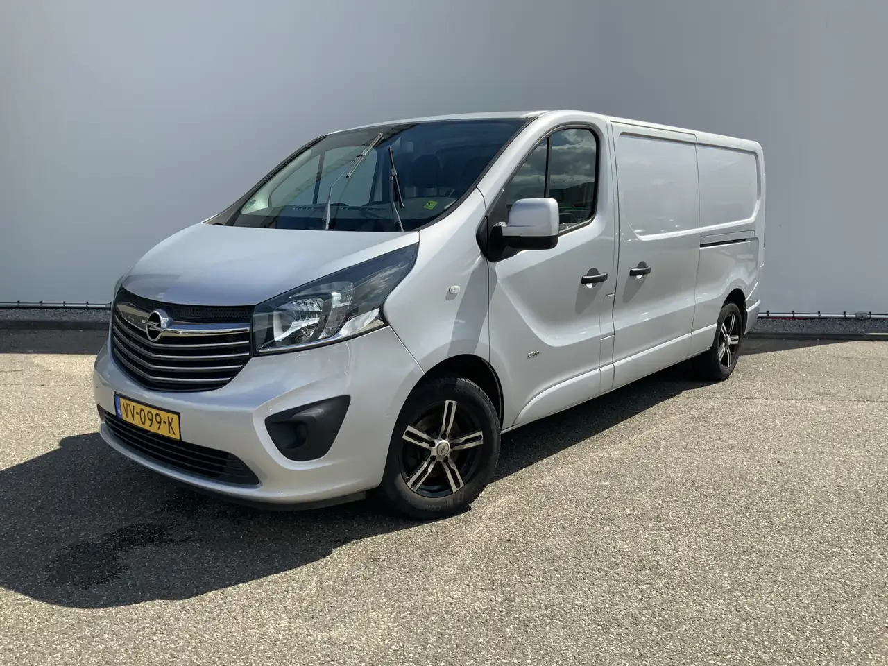 Opel Vivaro 1.6 CDTI L2H1 Sport EcoFlex (MOTOR DEFECT !!!!)Air - Товарен бус: снимка 1 Opel Vivaro 1.6 CDTI L2H1 Sport EcoFlex (MOTOR DEFECT !!!!)Air - Товарен бус: снимка 1
