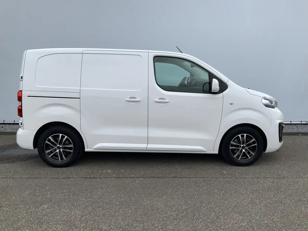 Товарен бус Peugeot Expert 227C 2.0 BlueHDI 150 Premium Pack Airco Cruise Cam: снимка 26