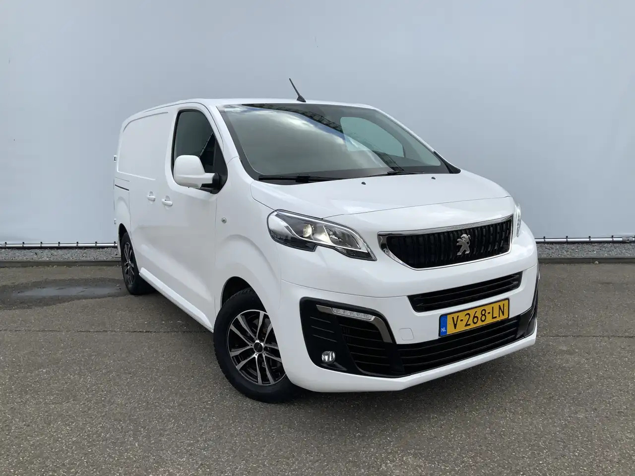 Товарен бус Peugeot Expert 227C 2.0 BlueHDI 150 Premium Pack Airco Cruise Cam: снимка 27