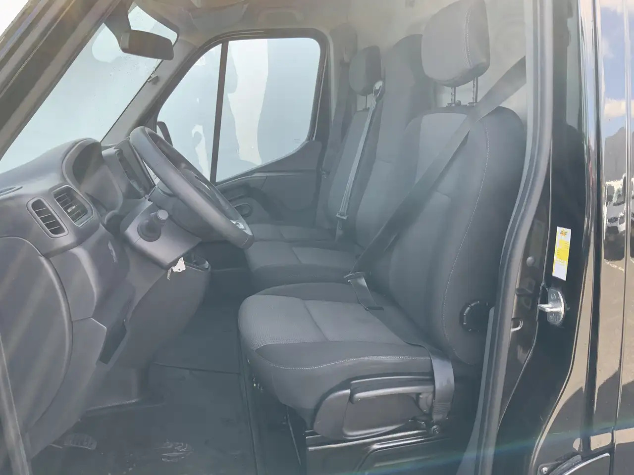 Renault Master T35 2.3 dCi 135 L2H2 Airco Cruise 3 Zits Camera Eu - Товарен бус: снимка 4 Renault Master T35 2.3 dCi 135 L2H2 Airco Cruise 3 Zits Camera Eu - Товарен бус: снимка 4