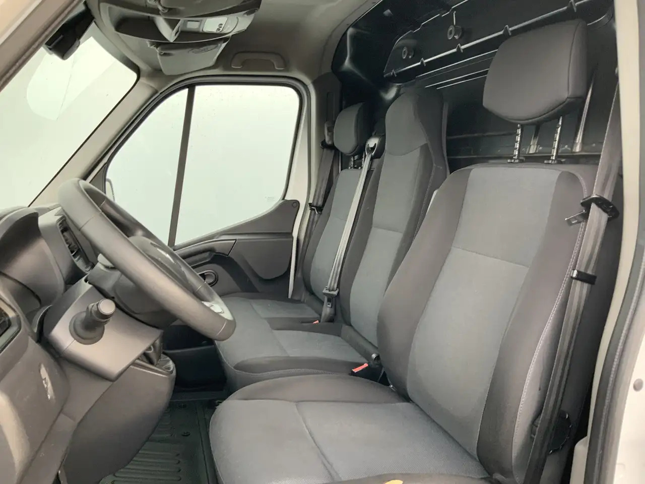 Renault Master T35 2.3 dCi 135 L2H2 Airco Cruise 3 Zits Camera Na - Товарен бус: снимка 4 Renault Master T35 2.3 dCi 135 L2H2 Airco Cruise 3 Zits Camera Na - Товарен бус: снимка 4