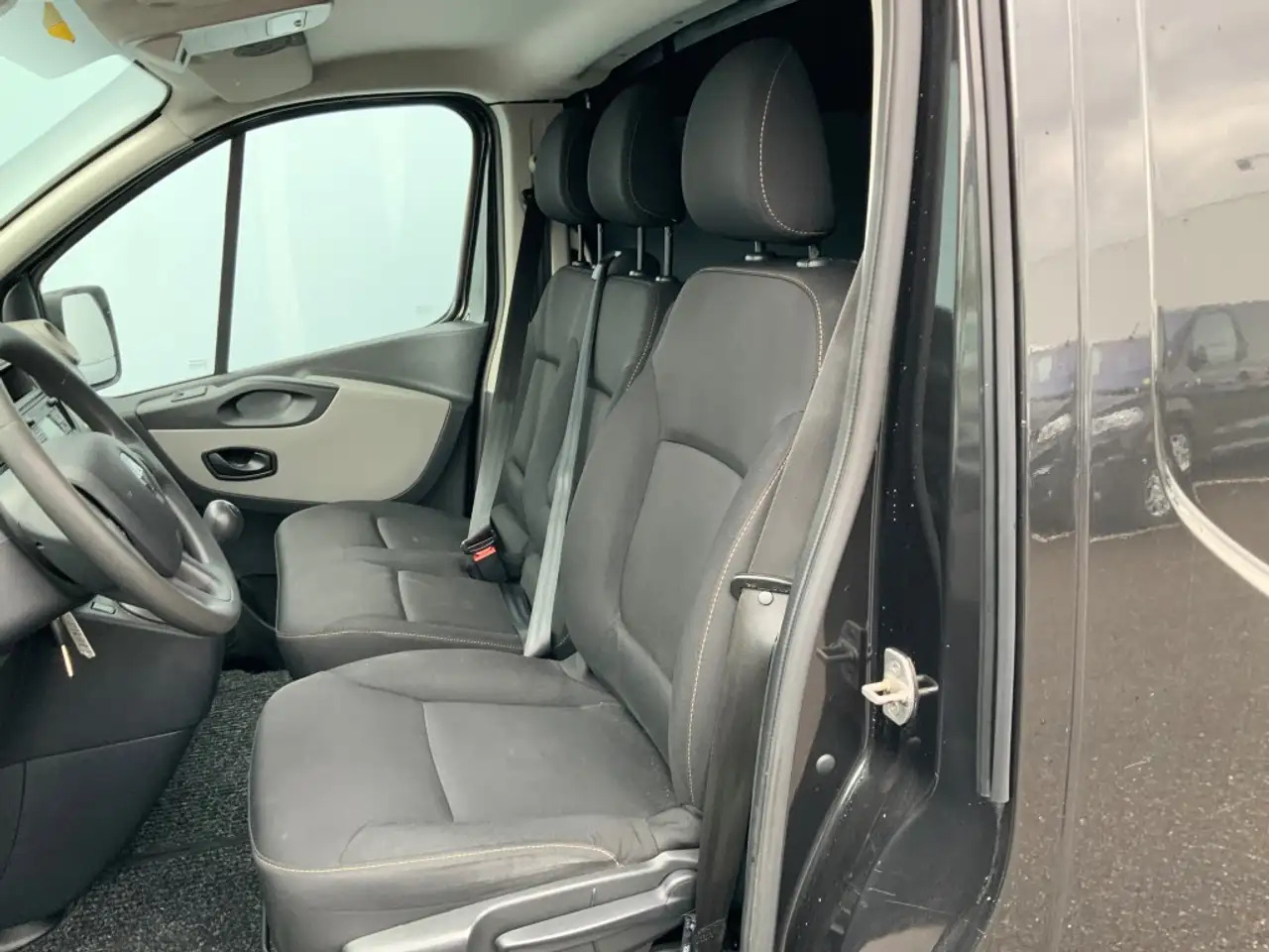 Товарен бус Renault Trafic 1.6 dCi T29 L2H2 Comfort Energy Airco Cruise 3 Zit: снимка 10