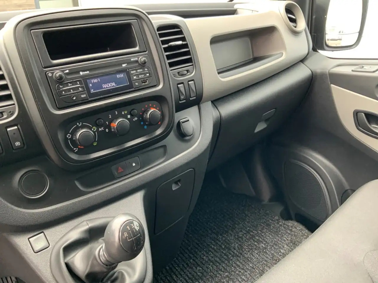Товарен бус Renault Trafic 1.6 dCi T29 L2H2 Comfort Energy Airco Cruise 3 Zit: снимка 7