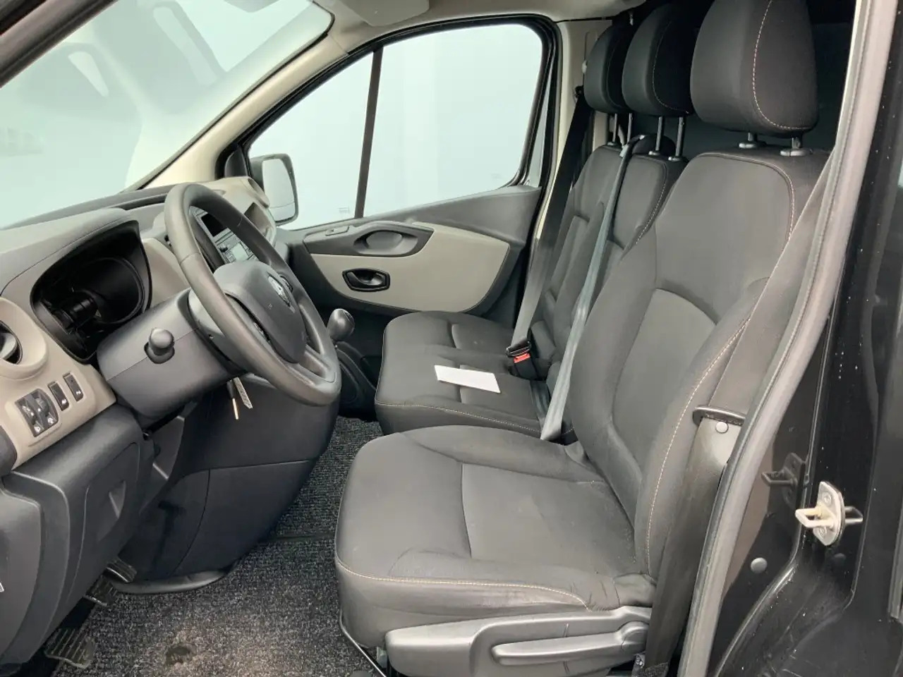 Renault Trafic 1.6 dCi T29 L2H2 Comfort Energy Airco Cruise 3 Zit - Товарен бус: снимка 5 Renault Trafic 1.6 dCi T29 L2H2 Comfort Energy Airco Cruise 3 Zit - Товарен бус: снимка 5