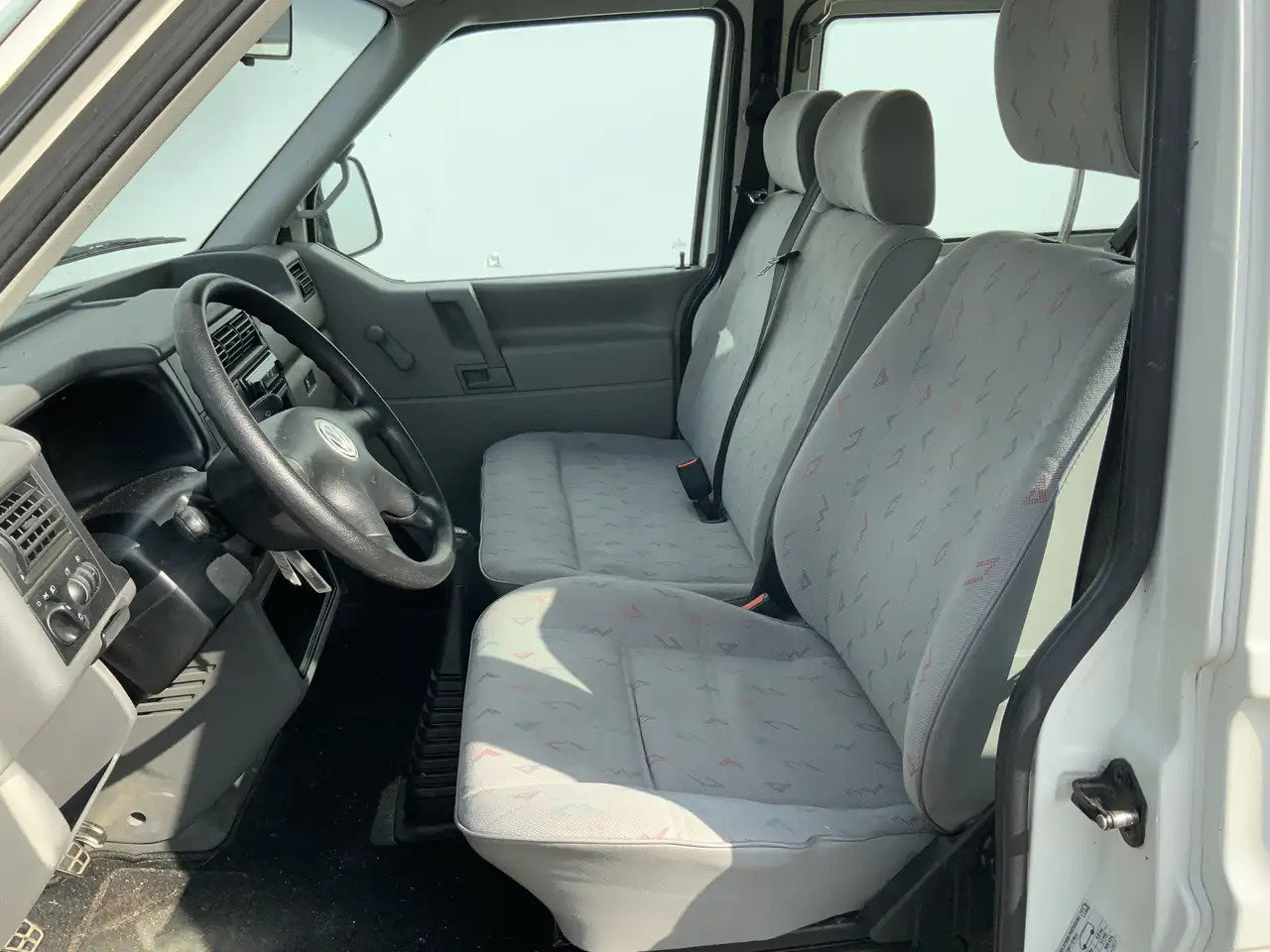 Volkswagen 1.9 TD 292 T800 Dubbel Cab 6 Zits Euro 3 - Бус с двойна кабина: снимка 5 Volkswagen 1.9 TD 292 T800 Dubbel Cab 6 Zits Euro 3 - Бус с двойна кабина: снимка 5
