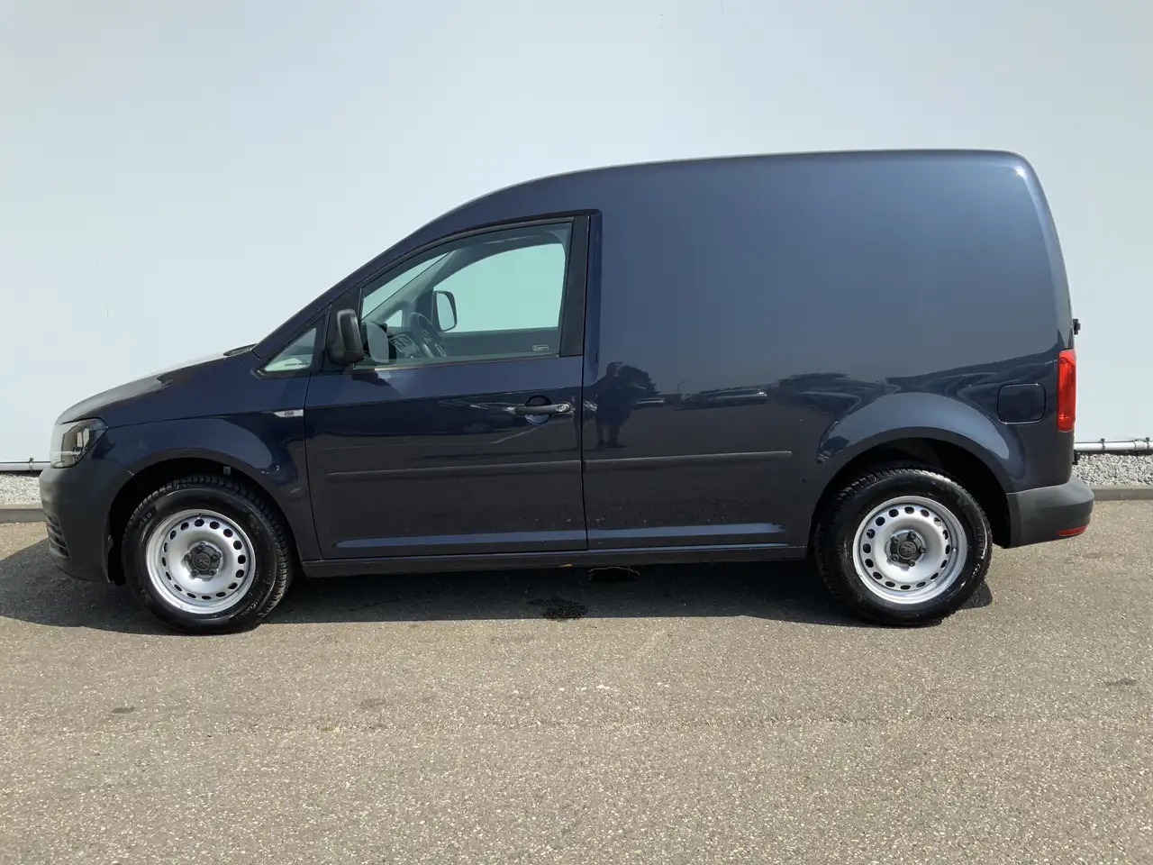 Volkswagen Caddy 2.0 TDI L1H1 BMT Economy - Малък ван: снимка 3 Volkswagen Caddy 2.0 TDI L1H1 BMT Economy - Малък ван: снимка 3