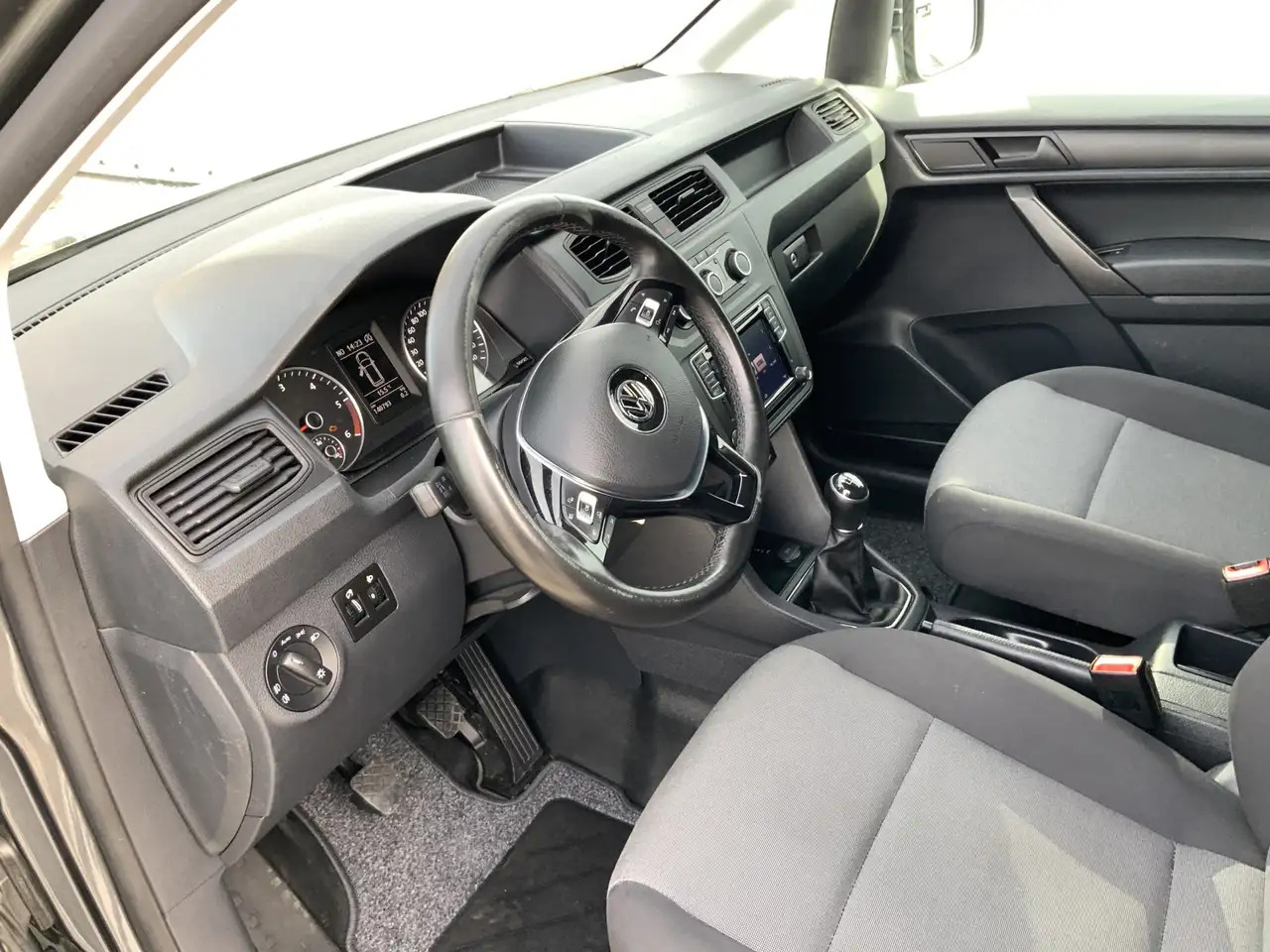 Volkswagen Caddy 2.0 TDI L2H1 BMT Maxi Exclusive Edtion Airco Navi - Товарен бус: снимка 5 Volkswagen Caddy 2.0 TDI L2H1 BMT Maxi Exclusive Edtion Airco Navi - Товарен бус: снимка 5