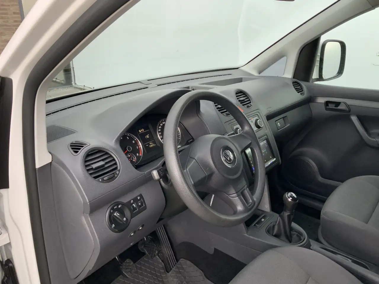 Volkswagen Caddy BENZINE !!! 1.2 TSI Airco Side Bar Alu Velg Trekha - Малък ван: снимка 5 Volkswagen Caddy BENZINE !!! 1.2 TSI Airco Side Bar Alu Velg Trekha - Малък ван: снимка 5