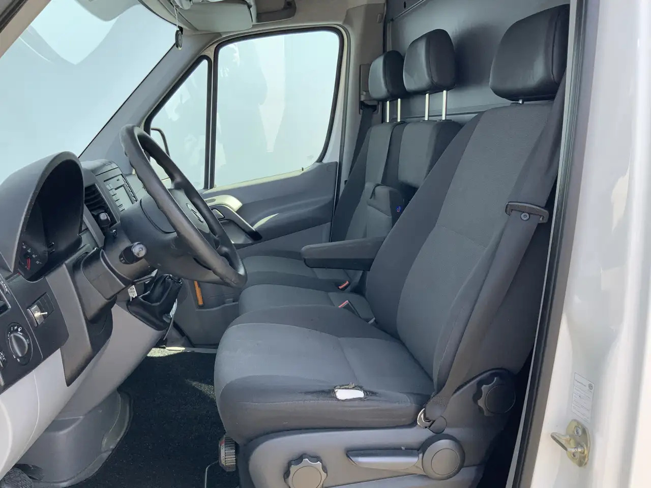 Volkswagen Crafter 35 2.0 TDI L1H1 Airco Cruise 3 Zits Trekhaak 2000 - Товарен бус: снимка 4 Volkswagen Crafter 35 2.0 TDI L1H1 Airco Cruise 3 Zits Trekhaak 2000 - Товарен бус: снимка 4