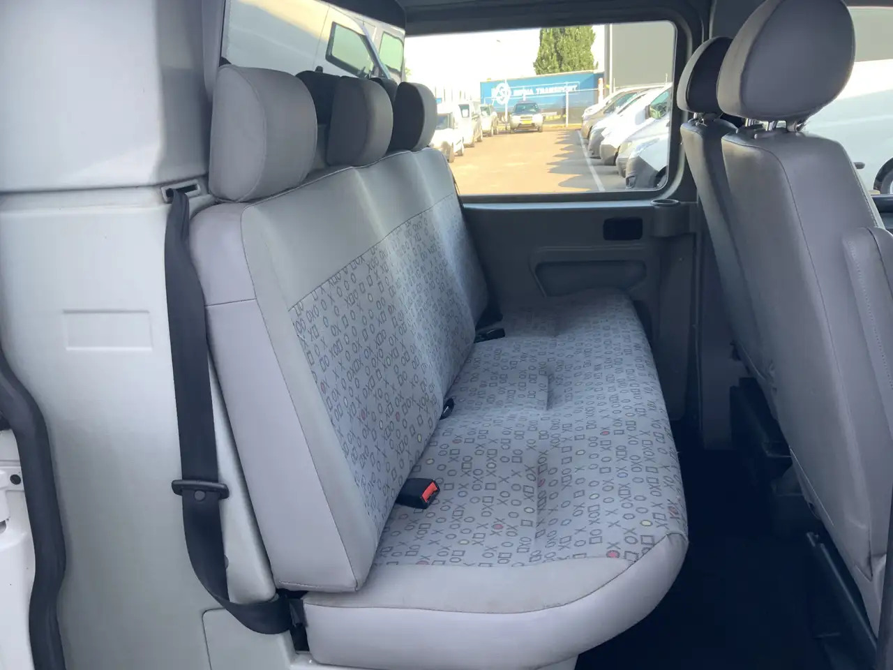 Volkswagen T5 Transporter 2.5 TDI 300 Budgetline Automaat DubCab Airco Trekh - Бус с двойна кабина: снимка 4 Volkswagen T5 Transporter 2.5 TDI 300 Budgetline Automaat DubCab Airco Trekh - Бус с двойна кабина: снимка 4