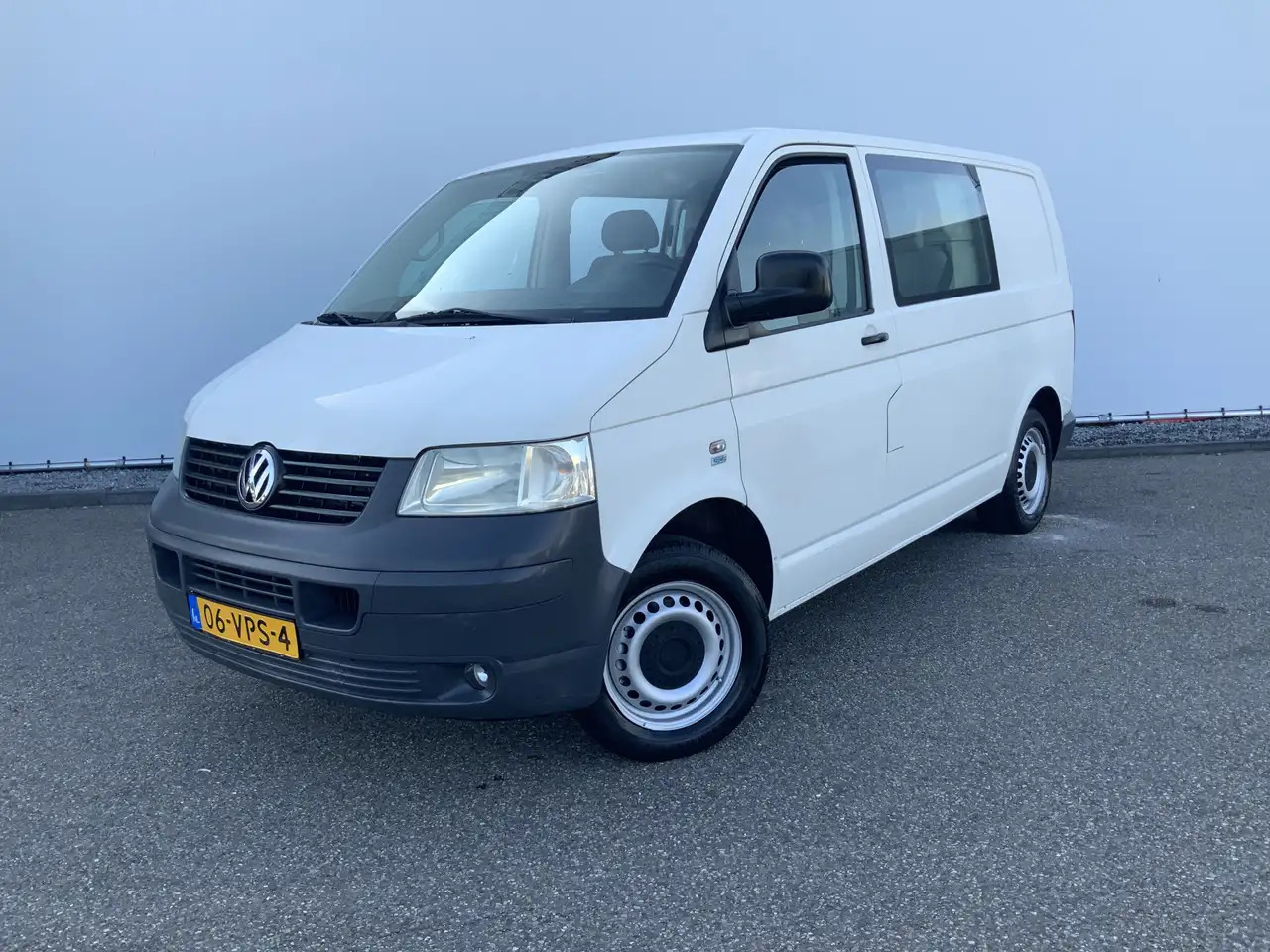 Volkswagen T5 Transporter 2.5 TDI 300 Budgetline Automaat DubCab Airco Trekh - Бус с двойна кабина: снимка 1 Volkswagen T5 Transporter 2.5 TDI 300 Budgetline Automaat DubCab Airco Trekh - Бус с двойна кабина: снимка 1