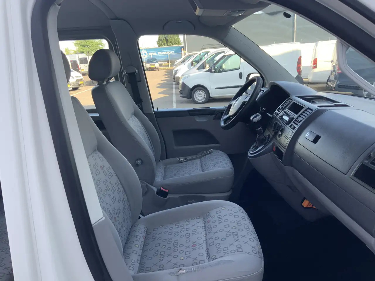 Volkswagen T5 Transporter 2.5 TDI 300 Budgetline Automaat DubCab Airco Trekh - Бус с двойна кабина: снимка 5 Volkswagen T5 Transporter 2.5 TDI 300 Budgetline Automaat DubCab Airco Trekh - Бус с двойна кабина: снимка 5