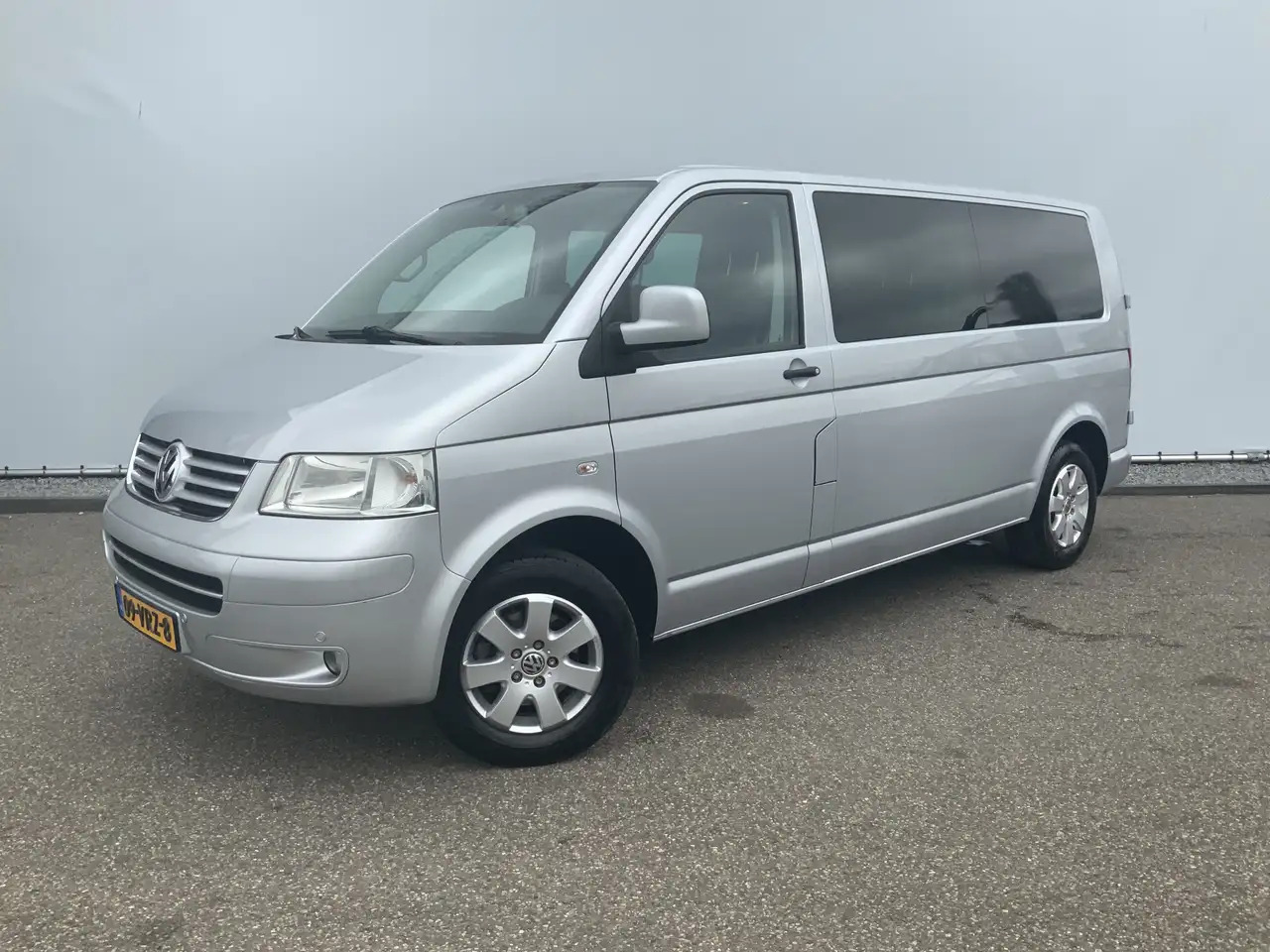 Volkswagen T5 Transporter 2.5 TDI 340 Automaat Trendline Dub Cab 5 Zits Leer - Бус с двойна кабина: снимка 1 Volkswagen T5 Transporter 2.5 TDI 340 Automaat Trendline Dub Cab 5 Zits Leer - Бус с двойна кабина: снимка 1