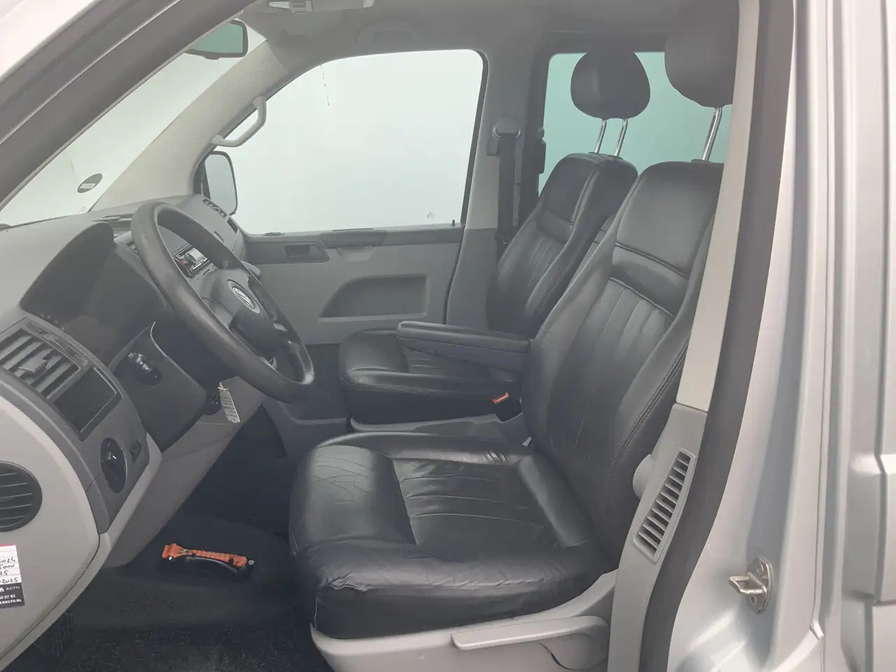 Volkswagen T5 Transporter 2.5 TDI 340 Automaat Trendline Dub Cab 5 Zits Leer - Бус с двойна кабина: снимка 5 Volkswagen T5 Transporter 2.5 TDI 340 Automaat Trendline Dub Cab 5 Zits Leer - Бус с двойна кабина: снимка 5