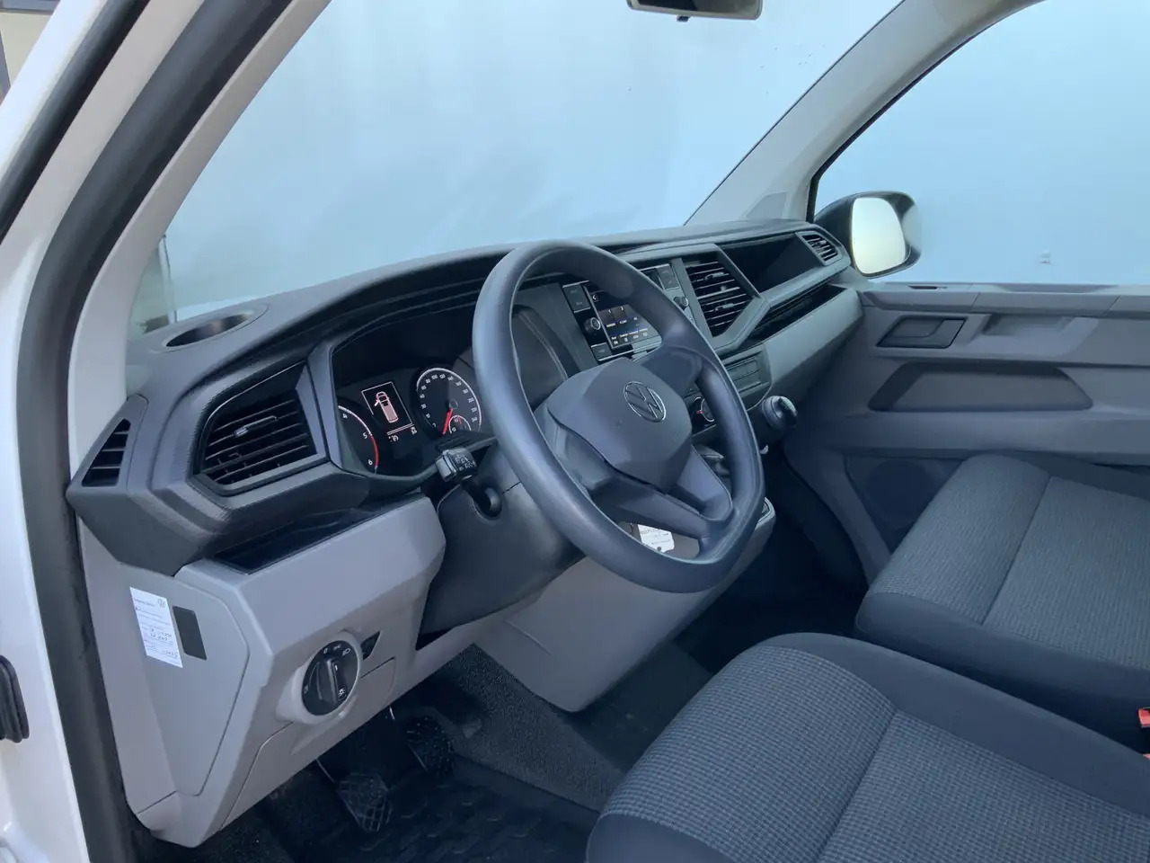 Volkswagen T6.1 Transporter 2.0 TDI L1H1 26 Economy Business Airco Cruise 3 Zi - Товарен бус: снимка 5 Volkswagen T6.1 Transporter 2.0 TDI L1H1 26 Economy Business Airco Cruise 3 Zi - Товарен бус: снимка 5