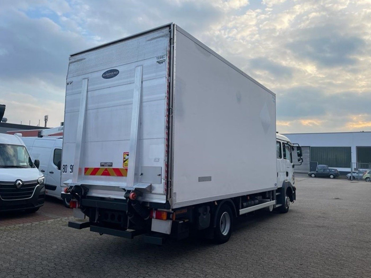 MAN TGL 10.220 Doka Möbelkoffer Umzug Fahrzeug - Камион фургон: снимка 4 MAN TGL 10.220 Doka Möbelkoffer Umzug Fahrzeug - Камион фургон: снимка 4