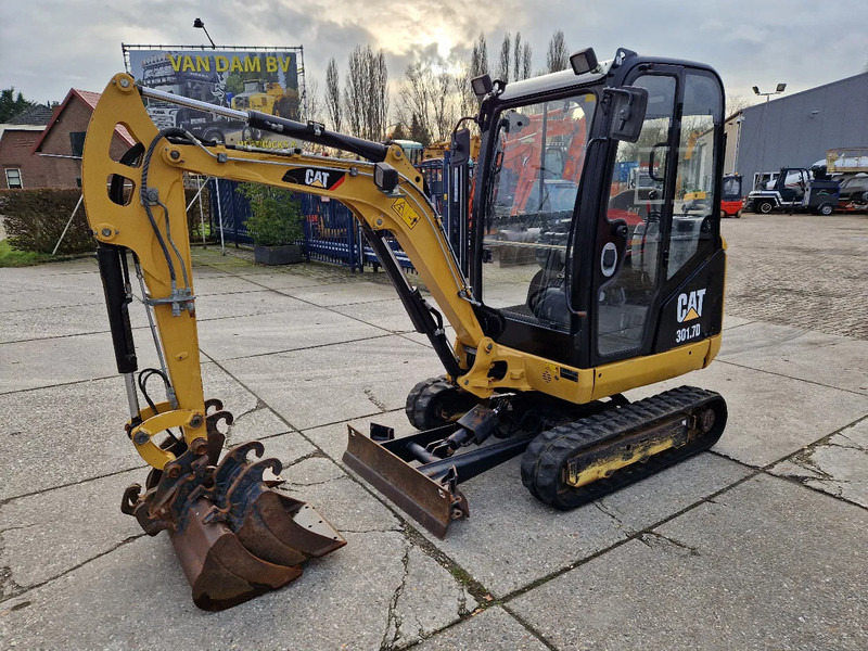 Caterpillar 301.7D with low hours! - Мини багер: снимка 1 Caterpillar 301.7D with low hours! - Мини багер: снимка 1