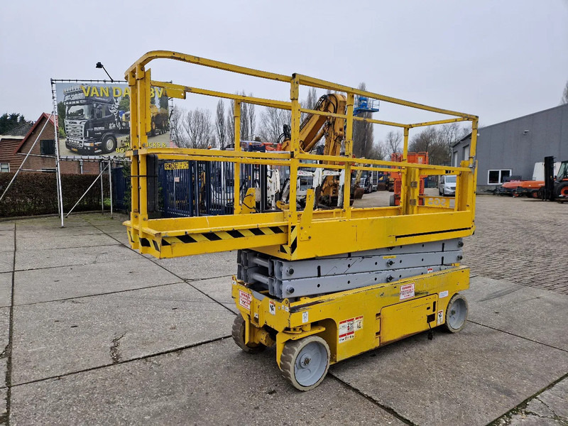 Genie GS2032 elektrisch werkhoogte 8m. met keuring - Ножична работна платформа: снимка 1 Genie GS2032 elektrisch werkhoogte 8m. met keuring - Ножична работна платформа: снимка 1