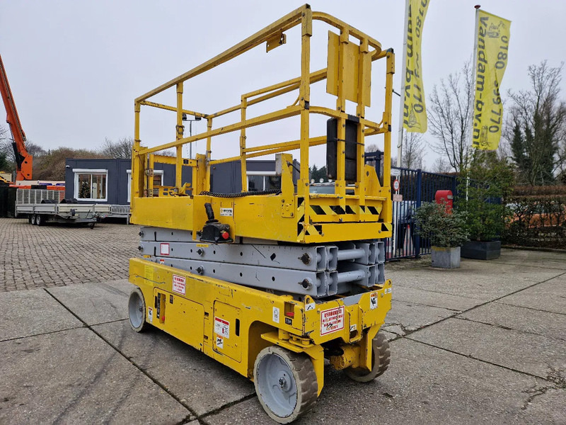 Genie GS2032 elektrisch werkhoogte 8m. met keuring - Ножична работна платформа: снимка 3 Genie GS2032 elektrisch werkhoogte 8m. met keuring - Ножична работна платформа: снимка 3