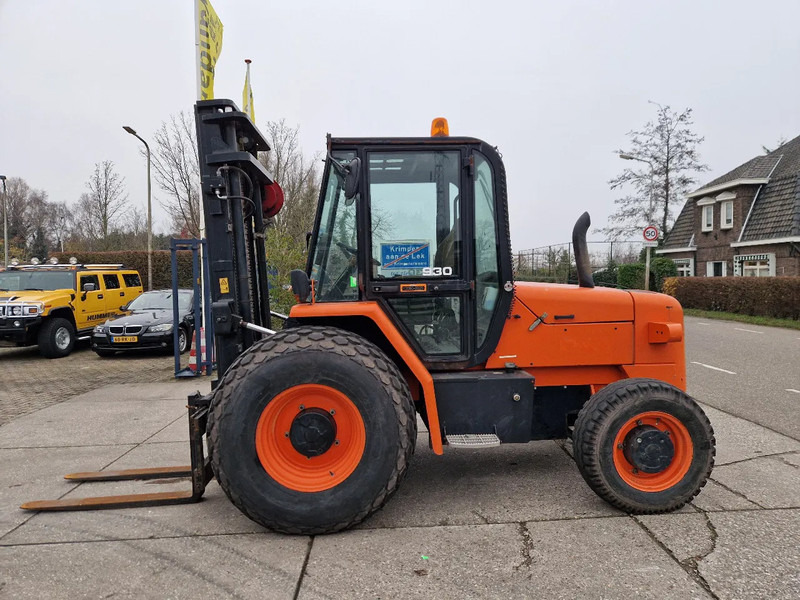 JCB 930-4WD T4 ruwterreinheftruck - Мотокар с висока проходимост: снимка 1 JCB 930-4WD T4 ruwterreinheftruck - Мотокар с висока проходимост: снимка 1
