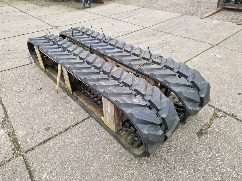 Komatsu nieuwe tracks t.b.v. PC75 tot PC88 - Гумени/ Метални вериги за Камион: снимка 2 Komatsu nieuwe tracks t.b.v. PC75 tot PC88 - Гумени/ Метални вериги за Камион: снимка 2