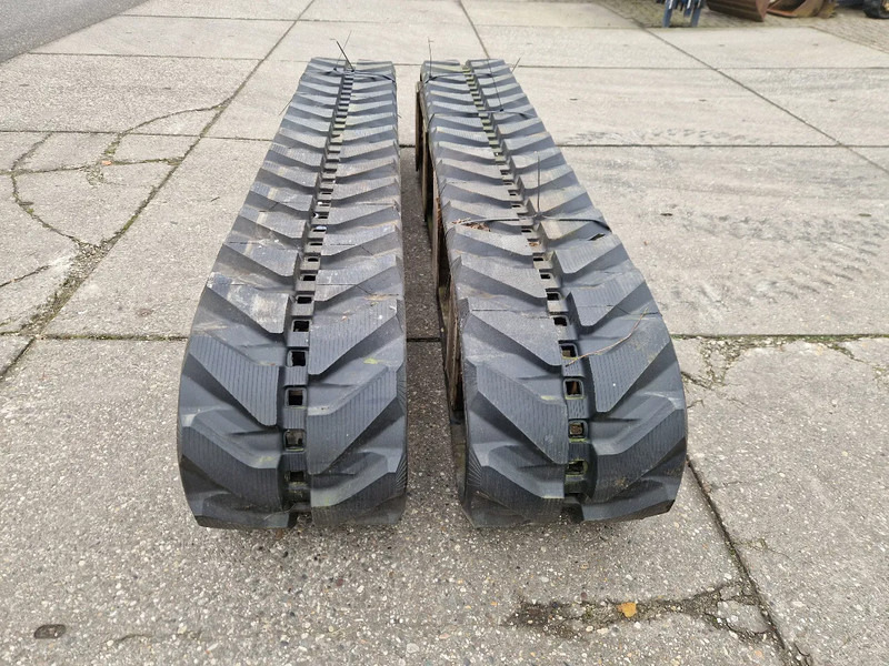 Komatsu nieuwe tracks t.b.v. PC75 tot PC88 - Гумени/ Метални вериги за Камион: снимка 3 Komatsu nieuwe tracks t.b.v. PC75 tot PC88 - Гумени/ Метални вериги за Камион: снимка 3