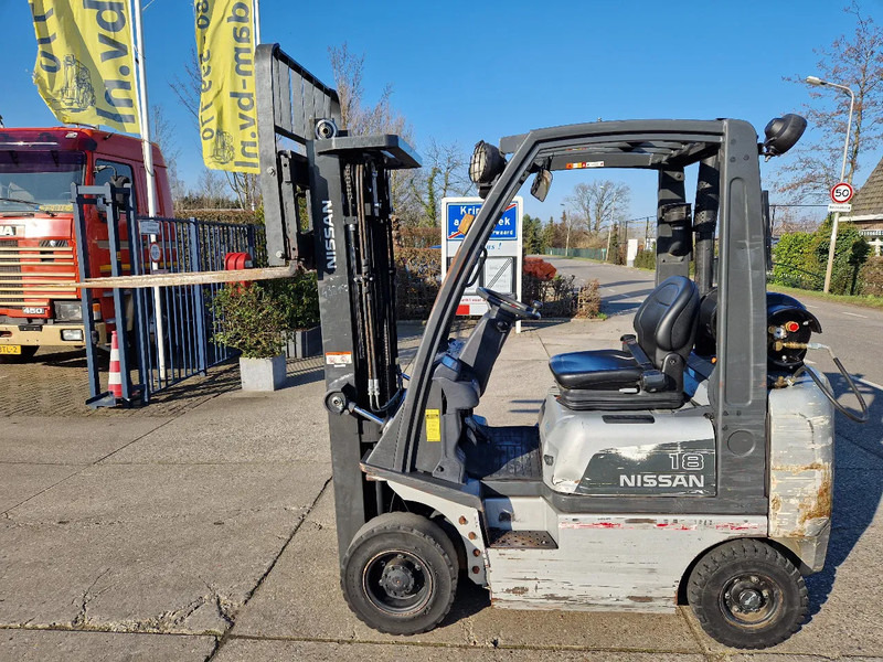 Nissan 1.8 ton LPG triplomast - Газокар: снимка 1 Nissan 1.8 ton LPG triplomast - Газокар: снимка 1