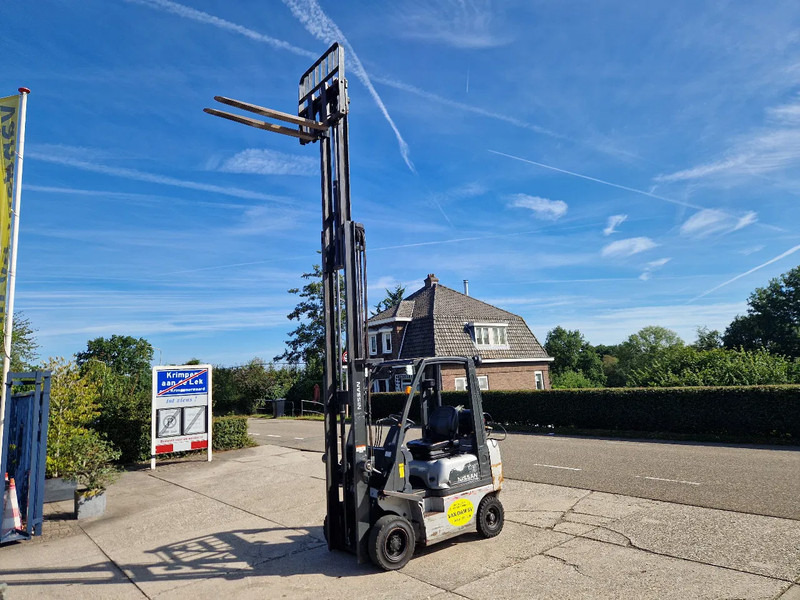 Nissan 1800 kg. LPG met keuring - Газокар: снимка 2 Nissan 1800 kg. LPG met keuring - Газокар: снимка 2