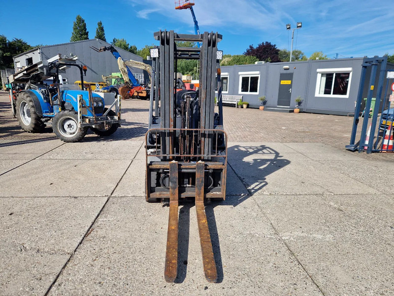 Nissan 1800 kg. LPG met keuring - Газокар: снимка 5 Nissan 1800 kg. LPG met keuring - Газокар: снимка 5