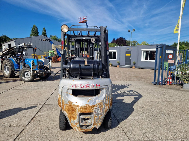 Nissan 1800 kg. LPG met keuring - Газокар: снимка 4 Nissan 1800 kg. LPG met keuring - Газокар: снимка 4