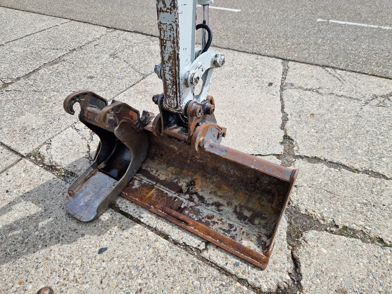 Мини багер Takeuchi TB216 met 2089 uur: снимка 16 Мини багер Takeuchi TB216 met 2089 uur: снимка 16