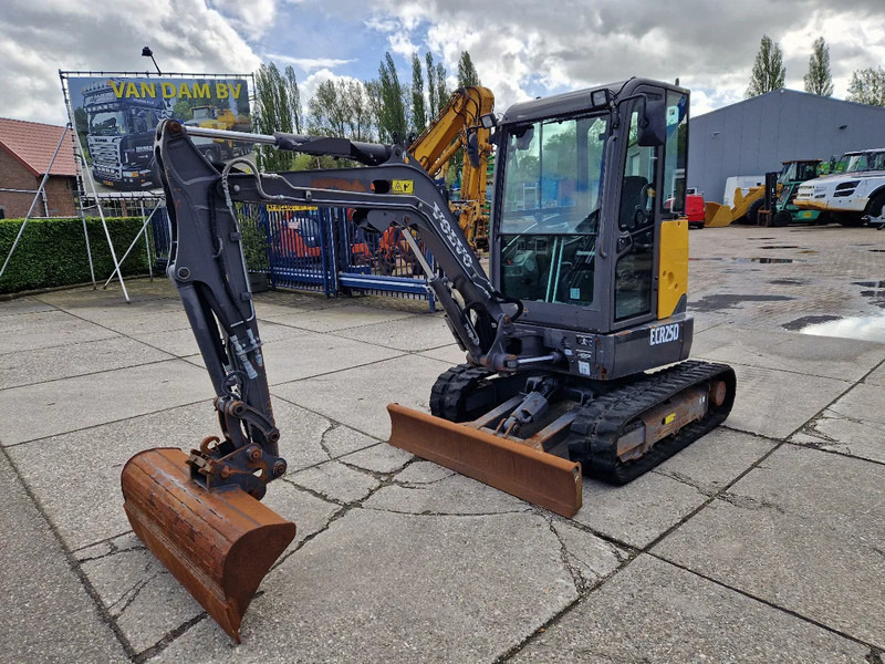 Volvo ECR25D met 2562 uur - Мини багер: снимка 1 Volvo ECR25D met 2562 uur - Мини багер: снимка 1