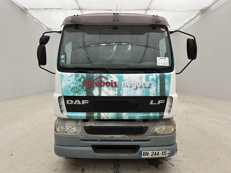 DAF LF55.210 - Бордови камион, Камион с кран: снимка 2 DAF LF55.210 - Бордови камион, Камион с кран: снимка 2