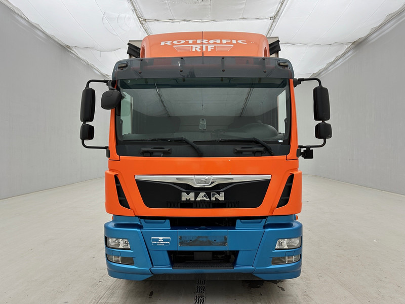 MAN TGM 18.290 - Камион с брезент: снимка 2 MAN TGM 18.290 - Камион с брезент: снимка 2