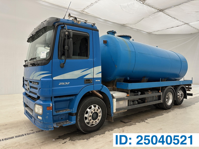 Mercedes-Benz Actros 2532 - 6x2 - Камион цистерна: снимка 1 Mercedes-Benz Actros 2532 - 6x2 - Камион цистерна: снимка 1