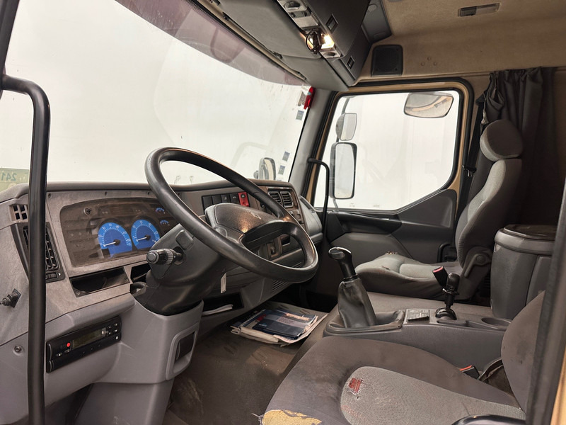 Interior photo 1: Камион фургон Renault Midlum 270